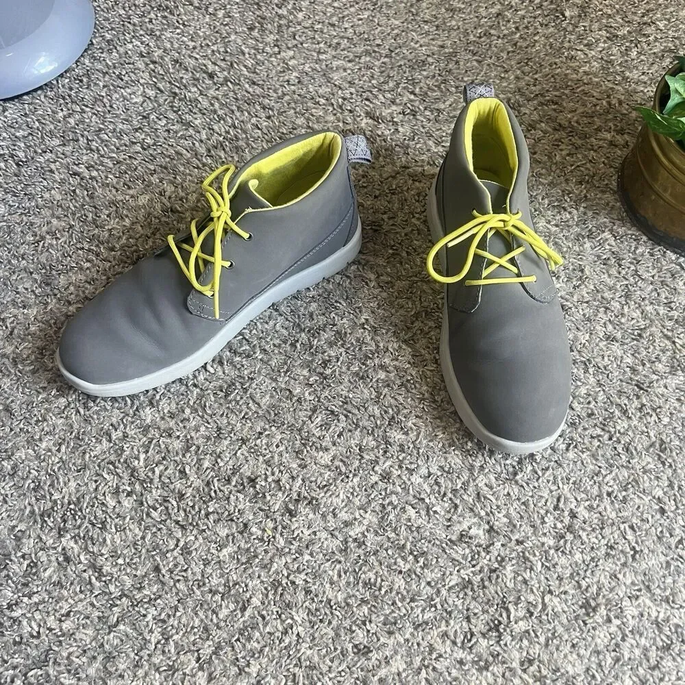 UGG Canoe Chukka Gray Leather Boots Shoes Boy Size 6 Lace Up